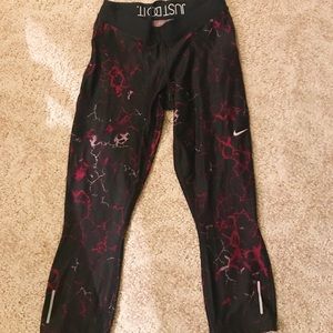 cropped pink and black nike yoga pants